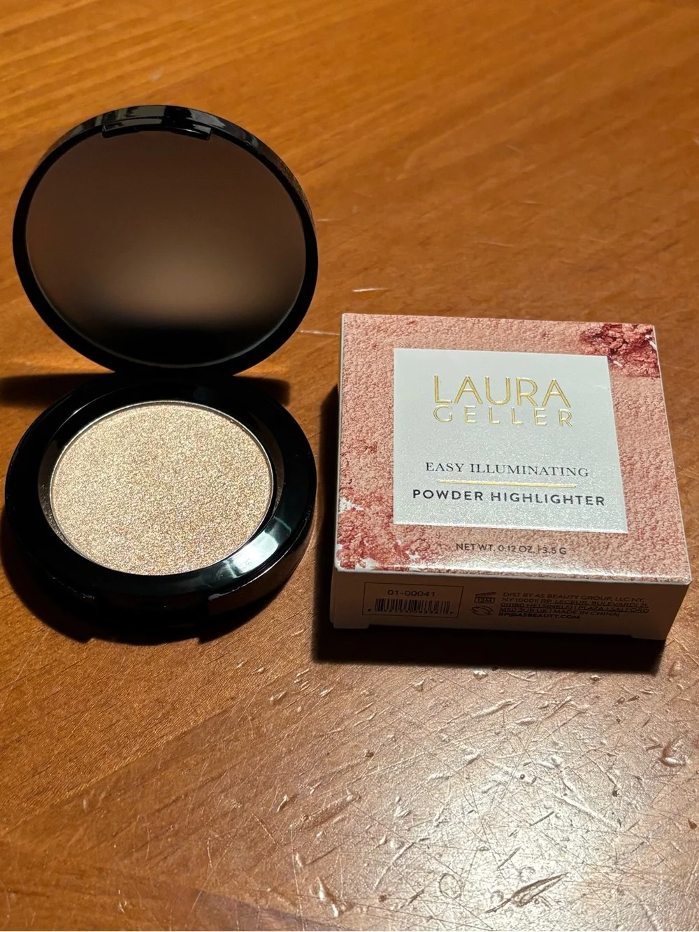 Laura Geller Easy Illuminating Powder Highlighter Champagne